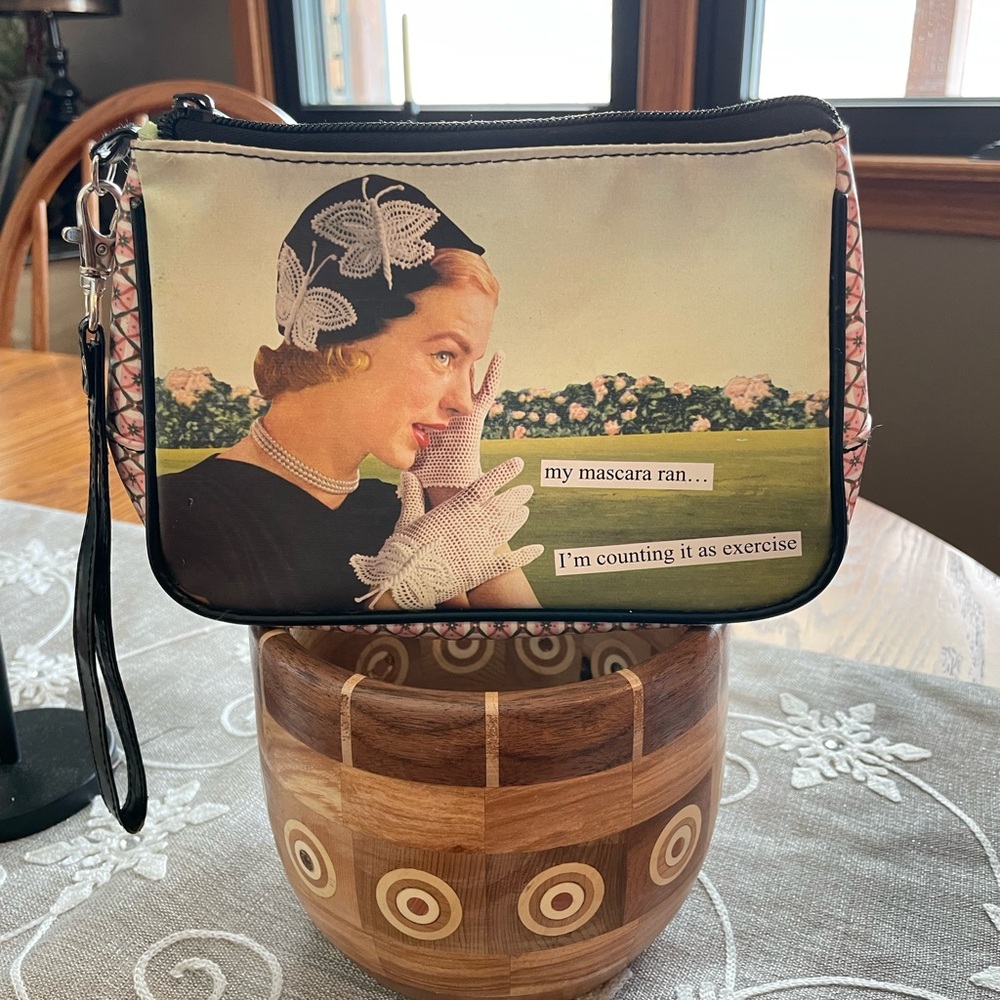 ANNE TAINTOR INC. Vintage Style Women's Clutch with Retro Print